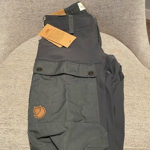 Fjallraven Women’s Keb Trousers in Basalt Size 26 US Short